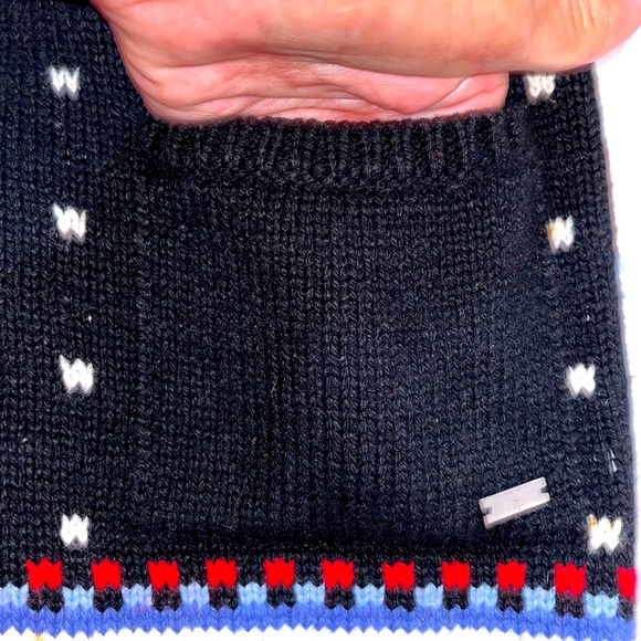 Tommy Hilfiger Sweater Vest. Size: Medium. Looks Brand New. - Picture 9 of 13